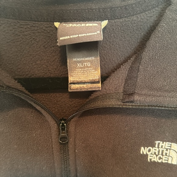 Men’s North Face 1/4 zip - Picture 2 of 3